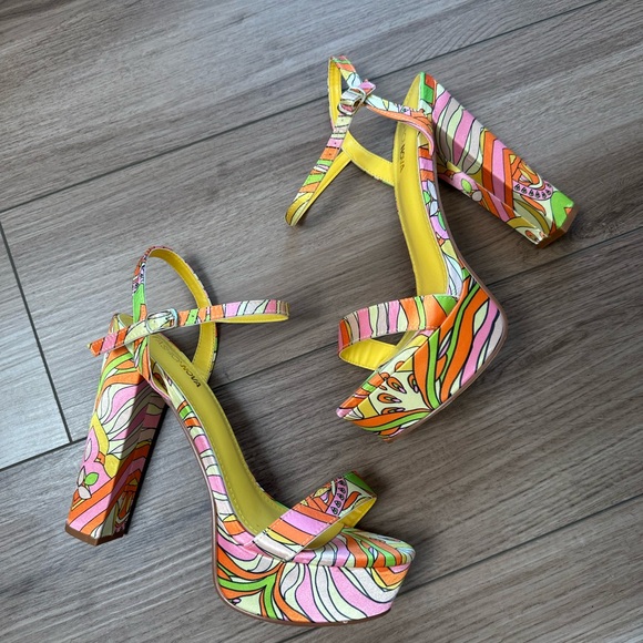 Fashion Nova Yellow Pink Multicolor Retro Printed Platform Heels - Picture 4 of 11